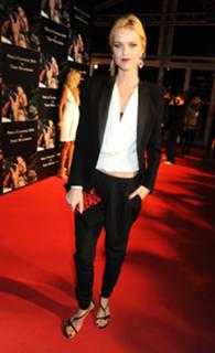 Eva Herzigova feet photo thumbnail