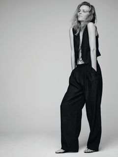 Eva Herzigova feet photo thumbnail