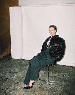 Eva Herzigova feet photo thumbnail