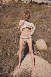 Eva Herzigova feet photo thumbnail