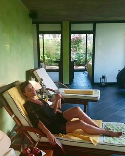 Eva Isanta feet photo thumbnail