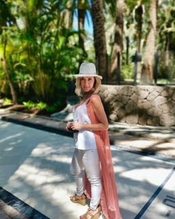 Eva Isanta feet photo thumbnail