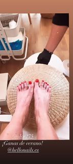 Eva Isanta feet photo thumbnail