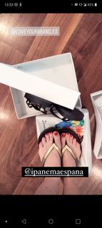 Eva Isanta feet photo thumbnail