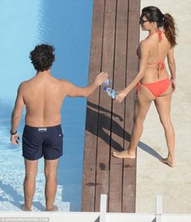Eva Longoria feet photo thumbnail