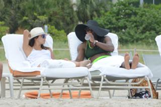 Eva Longoria feet photo thumbnail
