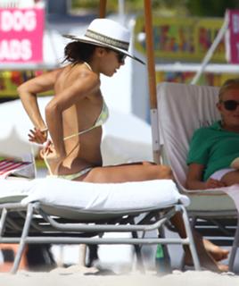 Eva Longoria feet photo thumbnail