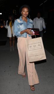 Eva Marcille feet photo thumbnail