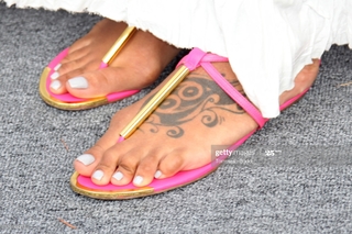 Eva Marcille feet photo thumbnail