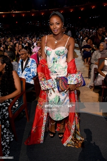 Eva Marcille feet photo thumbnail