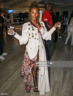 Eva Marcille feet photo thumbnail