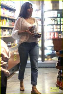 Eva Mendes feet photo thumbnail