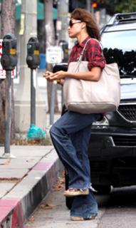 Eva Mendes feet photo thumbnail