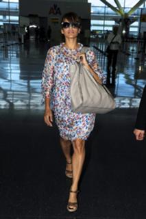 Eva Mendes feet photo thumbnail