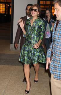 Eva Mendes feet photo thumbnail