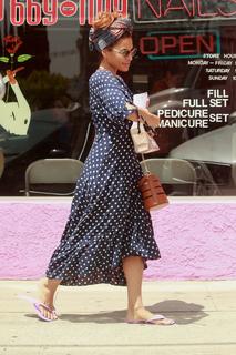 Eva Mendes feet photo thumbnail