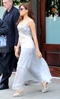 Eva Mendes feet photo thumbnail