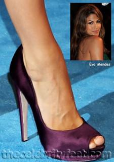Eva Mendes feet photo thumbnail