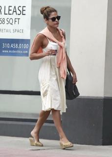 Eva Mendes feet photo thumbnail