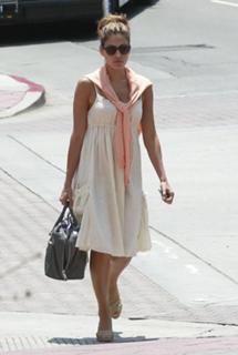 Eva Mendes feet photo thumbnail