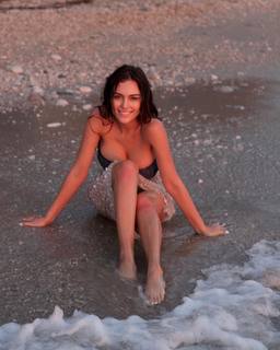 Eva Murati feet photo thumbnail