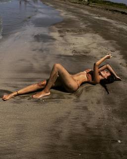 Eva Murati feet photo thumbnail