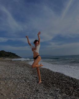 Eva Murati feet photo thumbnail
