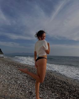 Eva Murati feet photo thumbnail