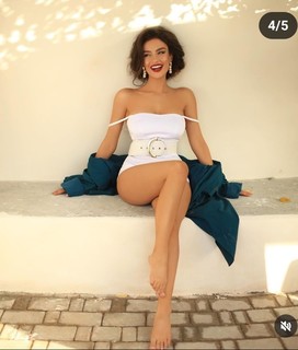 Eva Murati feet photo thumbnail