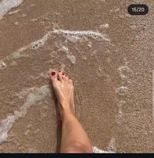 Eva Murati feet photo thumbnail