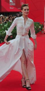 Evan Rachel Wood feet photo thumbnail