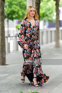 Evan Rachel Wood feet photo thumbnail