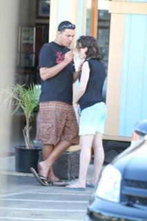 Evangeline Lilly feet photo thumbnail