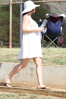 Evangeline Lilly feet photo thumbnail