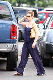 Evangeline Lilly feet photo thumbnail
