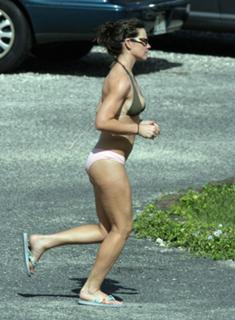 Evangeline Lilly feet photo thumbnail