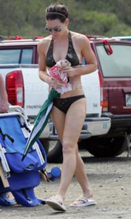 Evangeline Lilly feet photo thumbnail