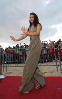 Evangeline Lilly feet photo thumbnail