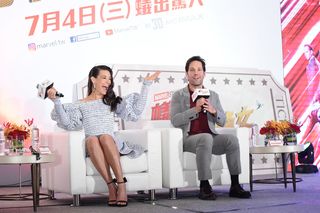 Evangeline Lilly feet photo thumbnail