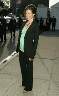 Evangeline Lilly feet photo thumbnail