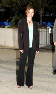 Evangeline Lilly feet photo thumbnail