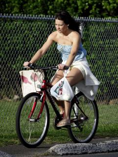 Evangeline Lilly feet photo thumbnail