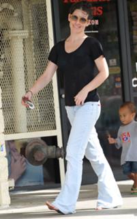 Evangeline Lilly feet photo thumbnail