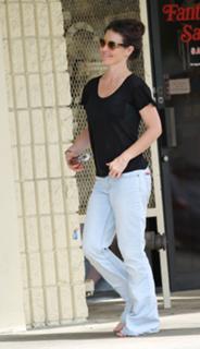 Evangeline Lilly feet photo thumbnail