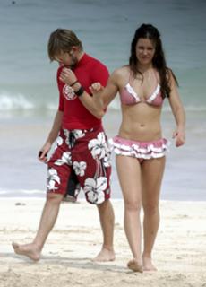 Evangeline Lilly feet photo thumbnail