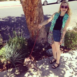 Evanna Lynch feet photo thumbnail