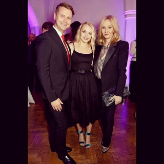 Evanna Lynch feet photo thumbnail