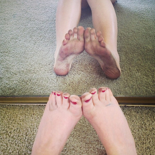 Evanna Lynch feet photo thumbnail