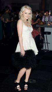 Evanna Lynch feet photo thumbnail