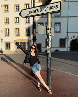 Evanna Lynch feet photo thumbnail